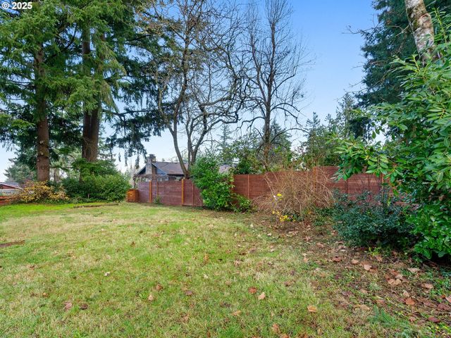 1010 MARYLHURST Dr, West Linn, OR 97068