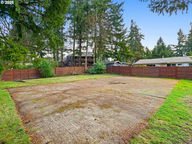 1010 MARYLHURST Dr, West Linn, OR 97068