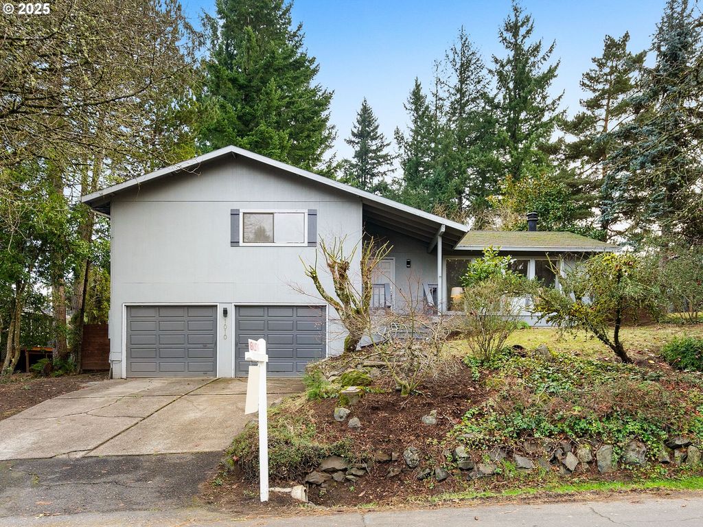 1010 MARYLHURST Dr, West Linn, OR 97068