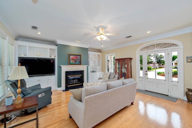 406 Sugar Mill Courtyard, Houma, LA 70360