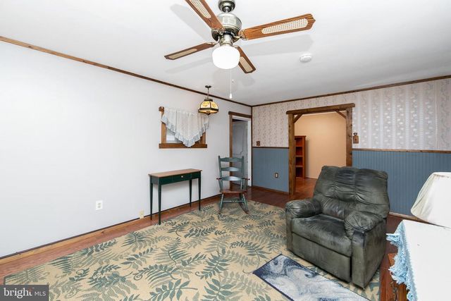 29 POND LN, Levittown, PA 19054