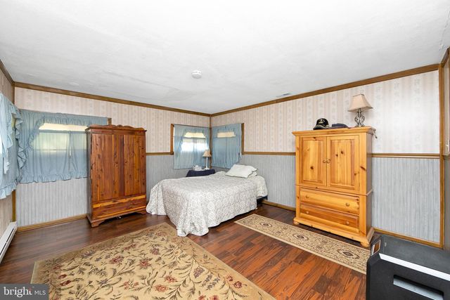 29 POND LN, Levittown, PA 19054