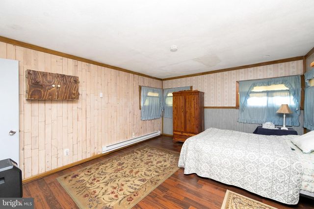 29 POND LN, Levittown, PA 19054