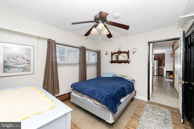 29 POND LN, Levittown, PA 19054