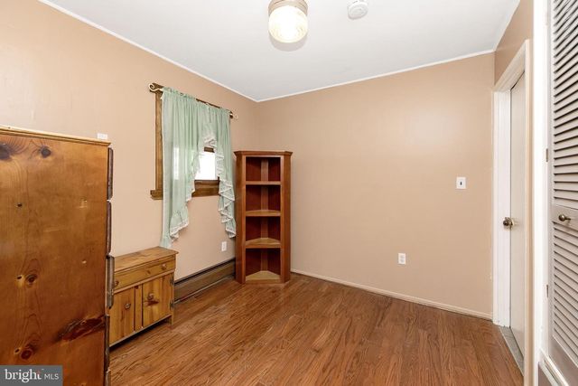 29 POND LN, Levittown, PA 19054