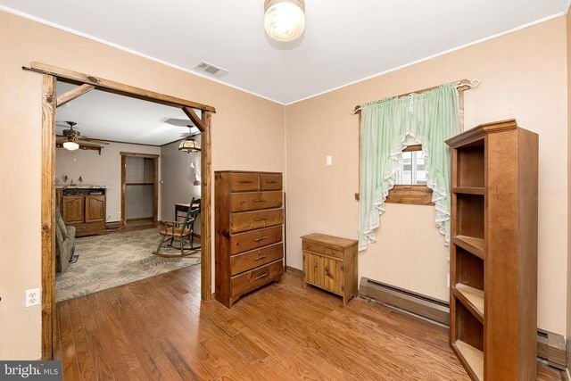 29 POND LN, Levittown, PA 19054