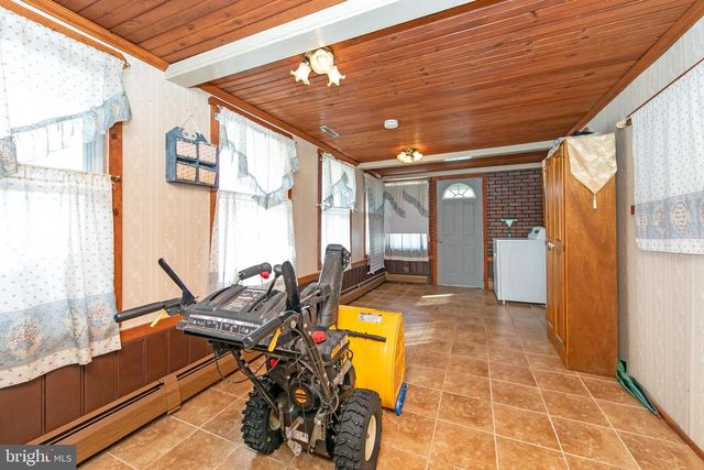 29 POND LN, Levittown, PA 19054