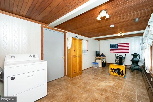 29 POND LN, Levittown, PA 19054