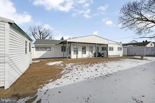 29 POND LN, Levittown, PA 19054