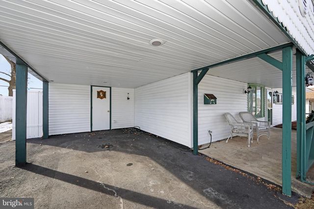 29 POND LN, Levittown, PA 19054