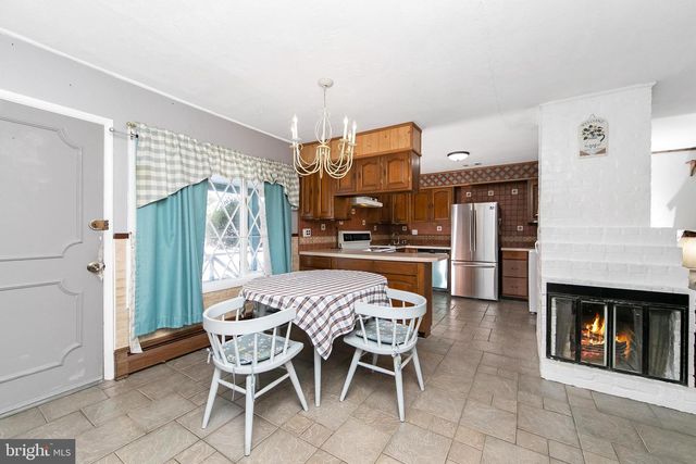 29 POND LN, Levittown, PA 19054