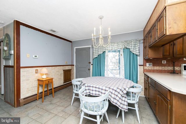 29 POND LN, Levittown, PA 19054