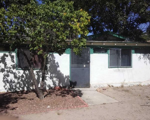 711 LEWIS Avenue SW, Albuquerque, NM 87102