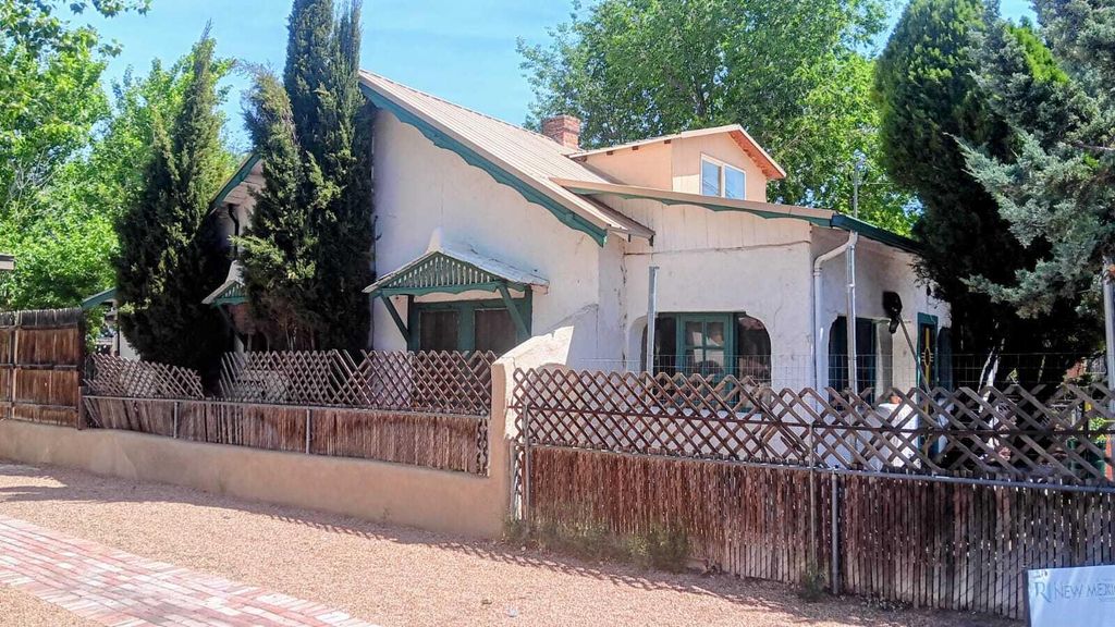 711 LEWIS Avenue SW, Albuquerque, NM 87102