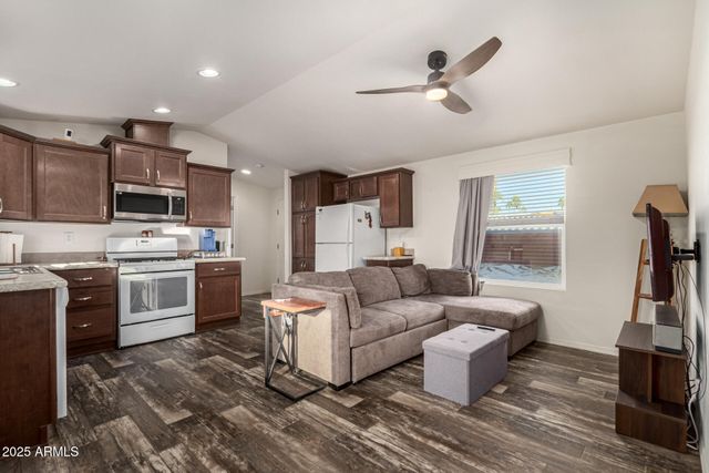 16225 N CAVE CREEK Road 85, Phoenix, AZ 85032