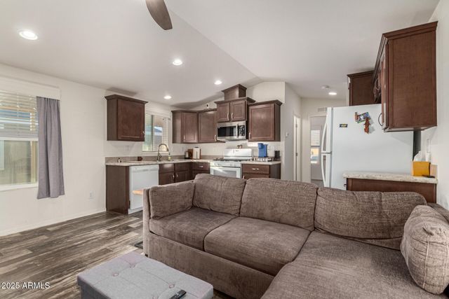 16225 N CAVE CREEK Road 85, Phoenix, AZ 85032