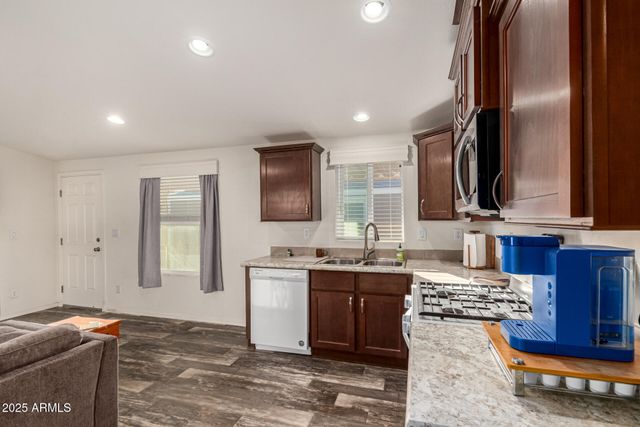 16225 N CAVE CREEK Road 85, Phoenix, AZ 85032