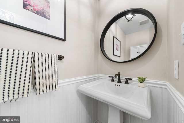 4819 CARRIAGEPARK RD, Fairfax, VA 22032