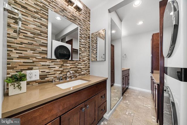 4819 CARRIAGEPARK RD, Fairfax, VA 22032