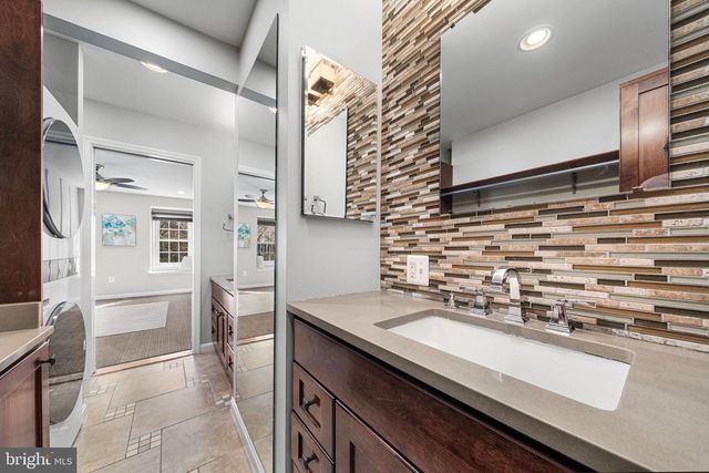 4819 CARRIAGEPARK RD, Fairfax, VA 22032