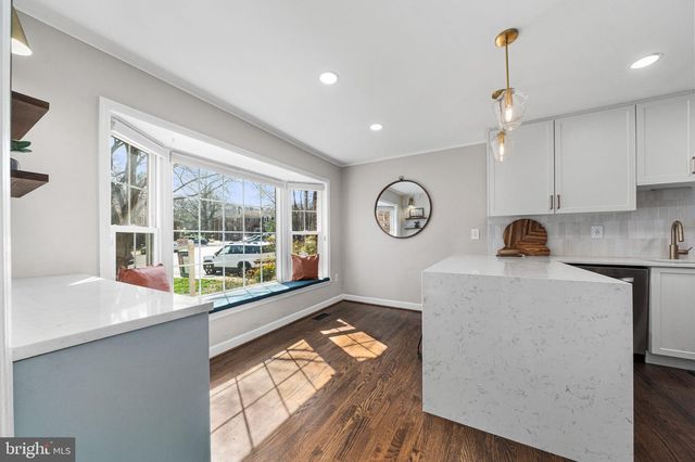 4819 CARRIAGEPARK RD, Fairfax, VA 22032