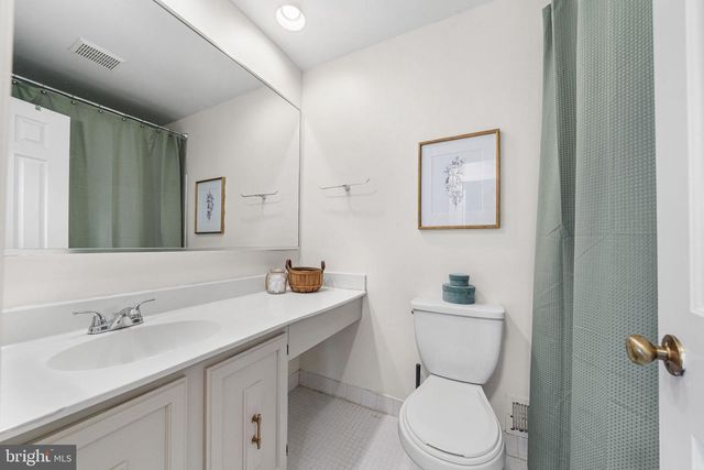 4819 CARRIAGEPARK RD, Fairfax, VA 22032