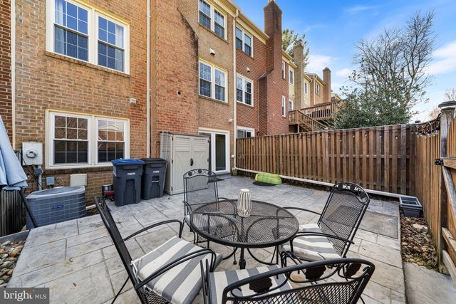 4819 CARRIAGEPARK RD, Fairfax, VA 22032