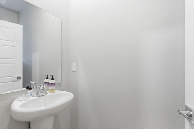 5606 W Youngstown Ln, Spokane, WA 99208