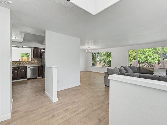 15893 Ne HOLLADAY St, Portland, OR 97230