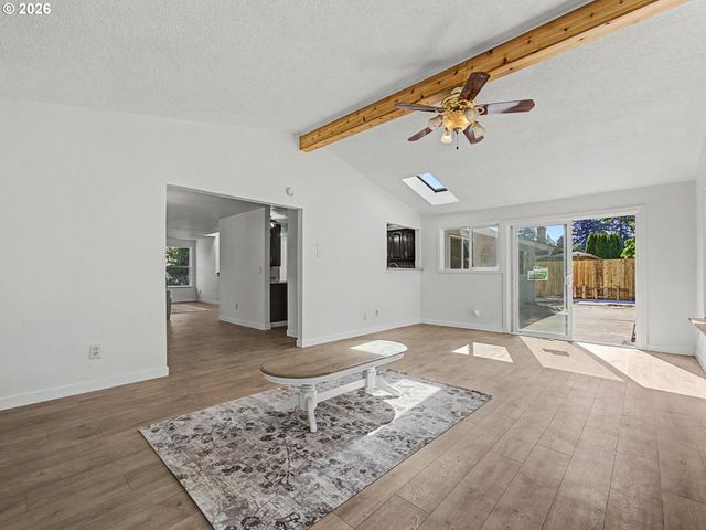 15893 Ne HOLLADAY St, Portland, OR 97230