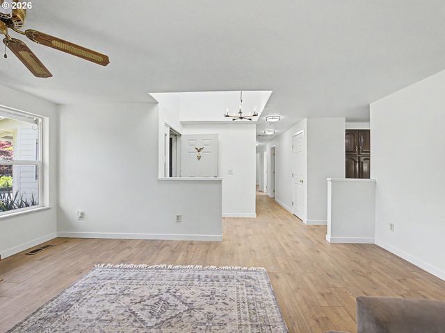 15893 Ne HOLLADAY St, Portland, OR 97230