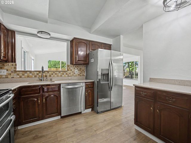 15893 Ne HOLLADAY St, Portland, OR 97230