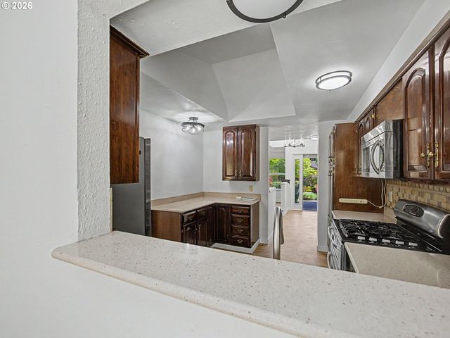 15893 Ne HOLLADAY St, Portland, OR 97230
