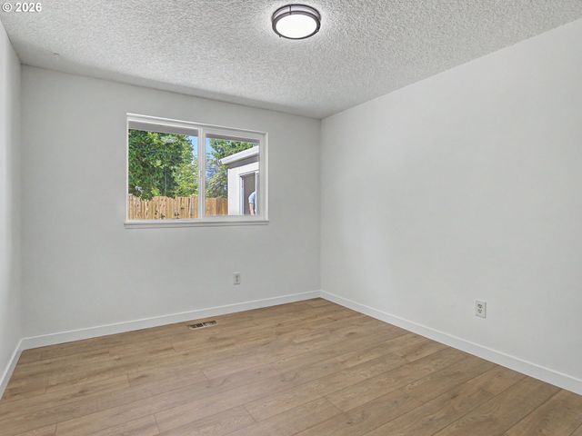 15893 Ne HOLLADAY St, Portland, OR 97230