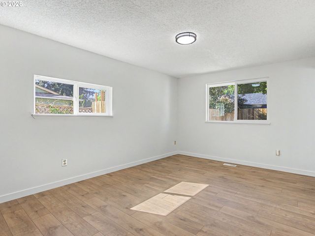 15893 Ne HOLLADAY St, Portland, OR 97230