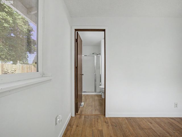 15893 Ne HOLLADAY St, Portland, OR 97230