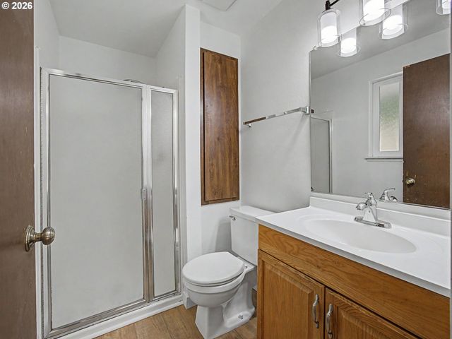 15893 Ne HOLLADAY St, Portland, OR 97230