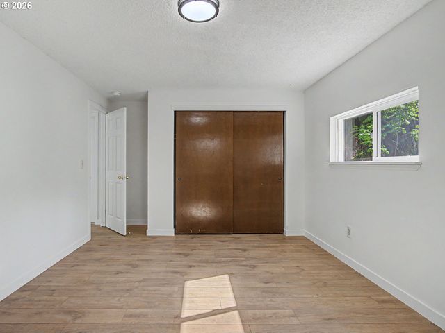15893 Ne HOLLADAY St, Portland, OR 97230