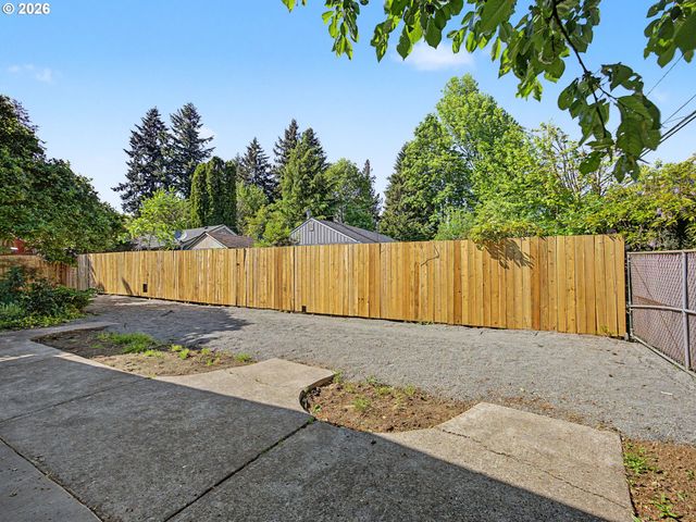 15893 Ne HOLLADAY St, Portland, OR 97230