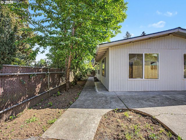 15893 Ne HOLLADAY St, Portland, OR 97230