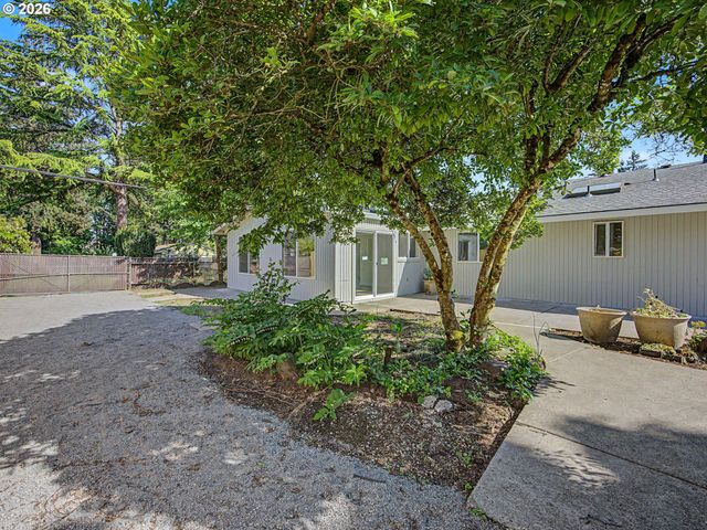 15893 Ne HOLLADAY St, Portland, OR 97230