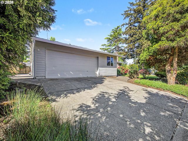 15893 Ne HOLLADAY St, Portland, OR 97230