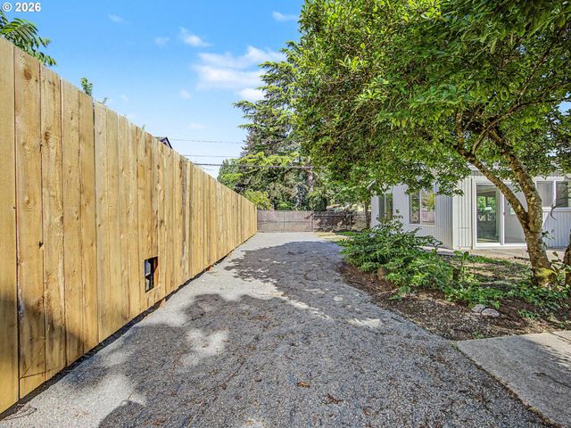 15893 Ne HOLLADAY St, Portland, OR 97230