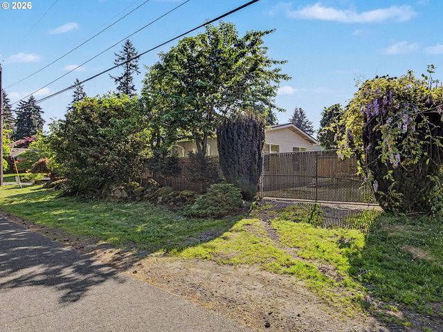 15893 Ne HOLLADAY St, Portland, OR 97230