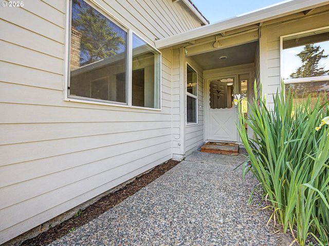 15893 Ne HOLLADAY St, Portland, OR 97230