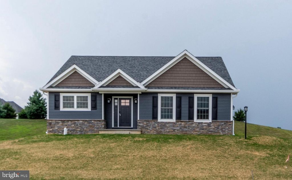 3 LANTERN CT, Carlisle, PA 17013