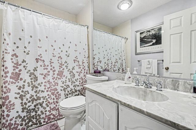 1326 Pennsbury Drive, Green Twp, OH 45238