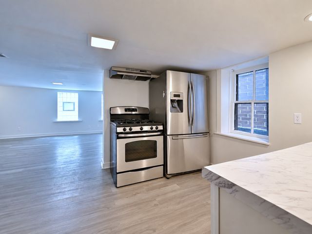 2932 N Lakewood Avenue B, Chicago, IL 60657