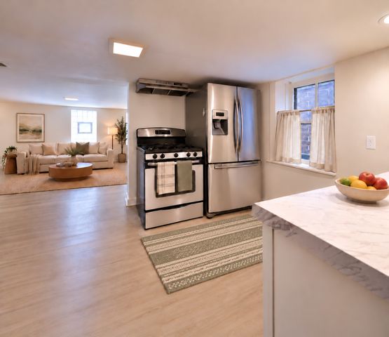2932 N Lakewood Avenue B, Chicago, IL 60657