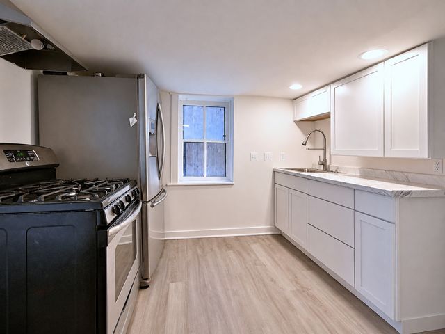 2932 N Lakewood Avenue B, Chicago, IL 60657